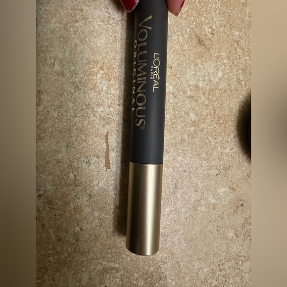 L’Oréal Paris Voluminous Original Mascara - 5 for $25 for items marked with ⭐️ - Picture 2 of 7